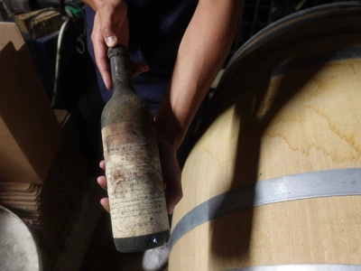 Très rare bouteille de Cahors, au Château La Reyne.